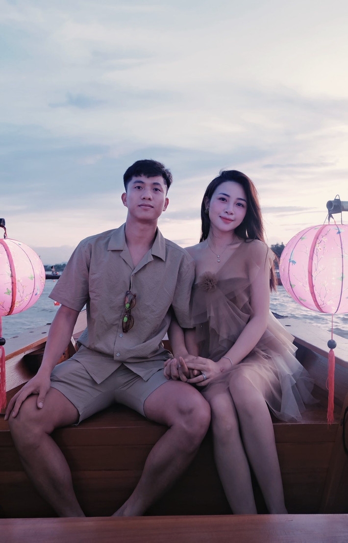 Mới đây, cô lại tiếp tục khiến cộng đồng mạng phải trầm trồ khi khoe loạt ảnh mới, chứng minh đẳng cấp nhan sắc "mẹ bỉm" vẫn đẹp đến nao lòng. (Ảnh: FBNV)