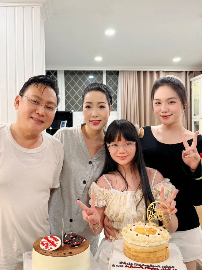 uy nhiên, Trịnh Kim Chi cho biết con gái lớn chưa có ý định tham gia nghệ thuật nối nghiệp mẹ mình mà tập trung học văn hóa, kinh doanh theo mong muốn riêng.