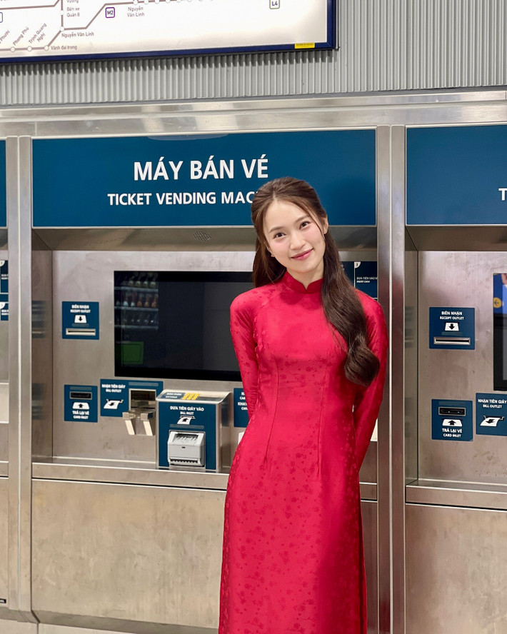 Từng là một hiện tượng mạng, Khánh Vy đã chứng minh thành công không chỉ đến từ sự nổi tiếng nhất thời mà còn nhờ vào sự kiên trì và không ngừng hoàn thiện bản thân.