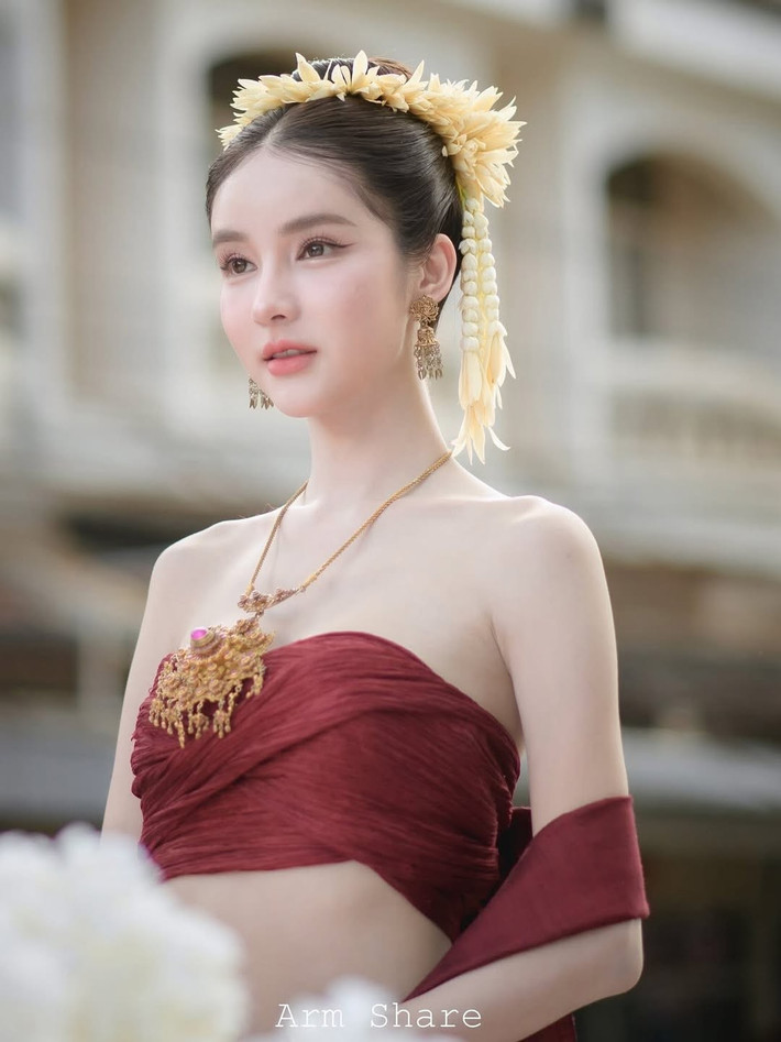Danh tính của nhân vật chính không ai khác chính là Yoshi Rinrada Thurapan, cựu Hoa hậu Chuyển giới Thái Lan (Miss Tiffany's Universe) năm 2017. (Ảnh: IGNV)