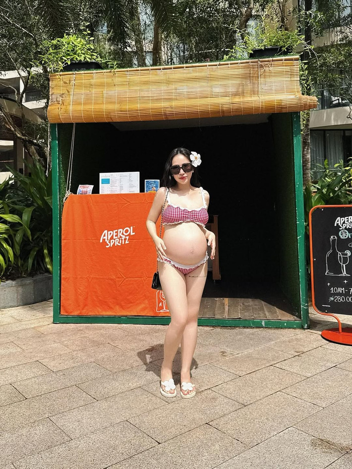 Nhiều bình luận đã bày tỏ sự ngưỡng mộ trước vẻ đẹp và sự tự tin của Joyce Phạm. Không ít người cho rằng cô là hình mẫu lý tưởng cho các mẹ bầu hiện đại, dám thể hiện bản thân và không ngại khoe vẻ đẹp tự nhiên của người phụ nữ mang thai.