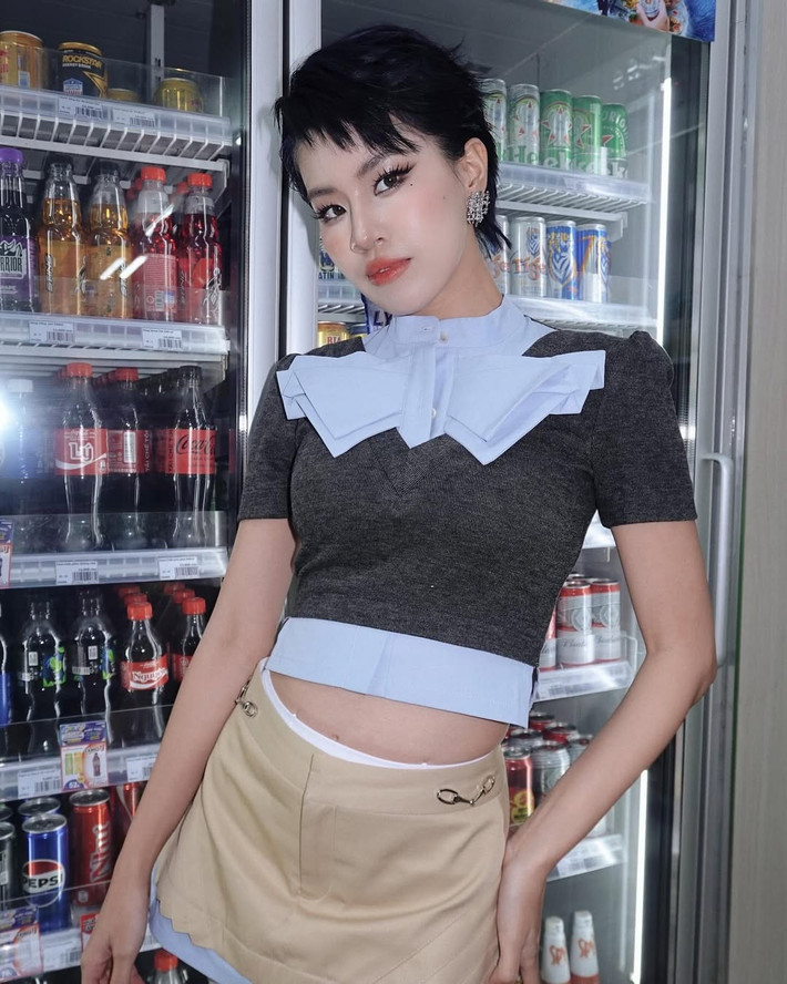 Tham gia chương trình Em xinh say hi, Pháo được xem là đối thủ nặng ký. Phong cách thời trang của cô nàng trong chương trình cũng thay đổi linh hoạt để phù hợp từng công diễn.