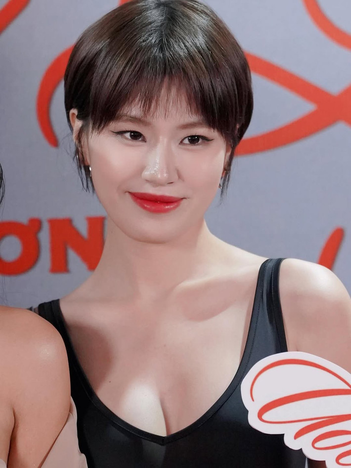 Mới đây, trên trang cá nhân, rapper Pháo vừa cập nhật hình ảnh mới với giao diện mới mẻ. Cô nàng hài hước đăng tải kèm dòng trạng thái: "Gái nhà lành. Lành ít dữ nhiều".
