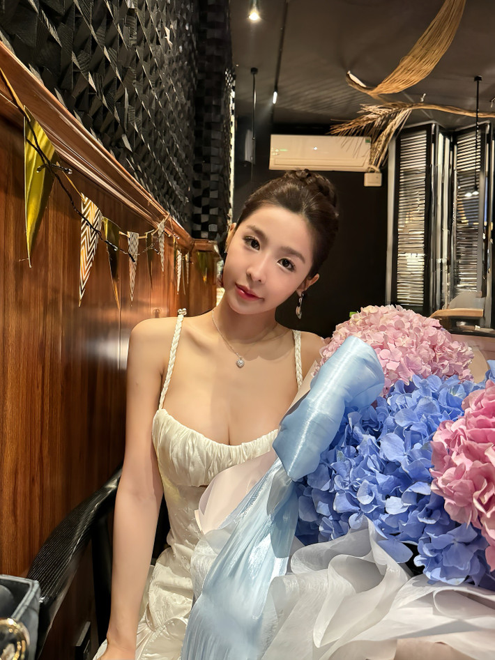 Từng là một cặp đôi được giới trẻ yêu mến, chuyện tình của rapper B Ray và hot girl Tammy Phạm (tên thật là Phạm Nguyễn Anh Thi) đã kết thúc trong sự tiếc nuối của nhiều người.