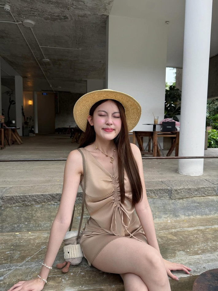 Tăng Mỹ Hàn sở hữu trang Instagram cá nhân với lượng người theo dõi ổn định, nơi cô chia sẻ những khoảnh khắc đời thường, những bộ trang phục yêu thích và những chuyến đi du lịch. Mỗi bài đăng của cô đều nhận được lượng tương tác lớn, chứng tỏ sức hút không hề nhỏ đối với cộng đồng mạng.