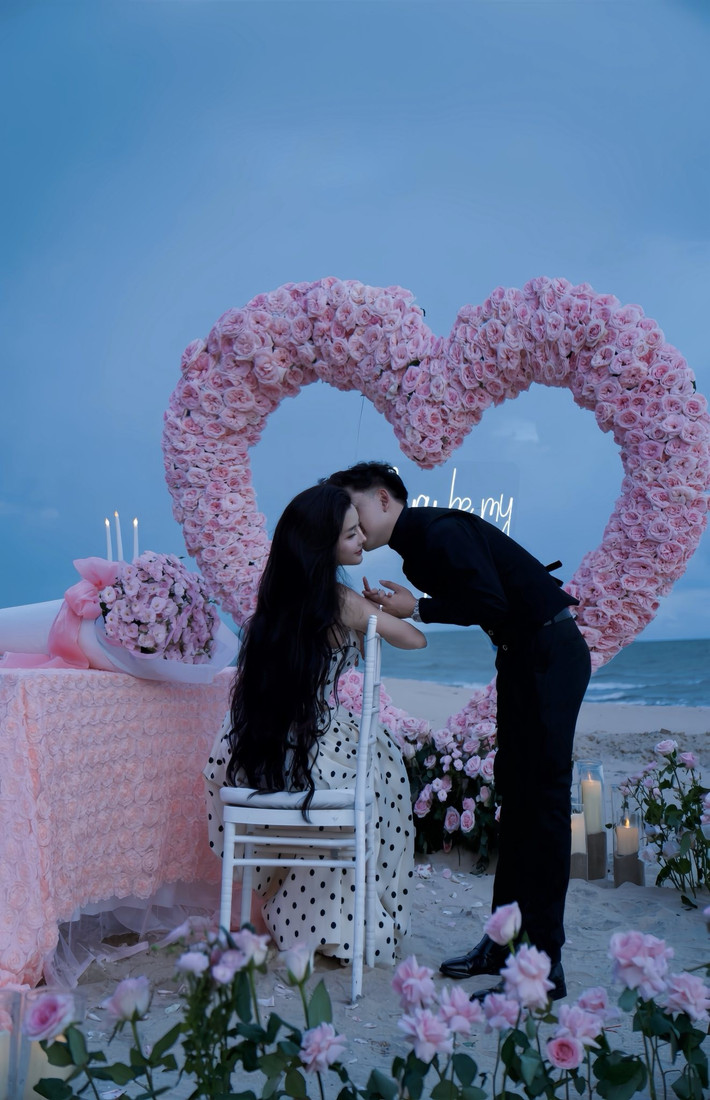 Việc cô nàng bất ngờ công khai bạn trai khiến nhiều fan nam "tiếc hùi hụi", tuy nhiên đều dành lời chúc phúc đến nàng hot girl. (Ảnh: IGNV)