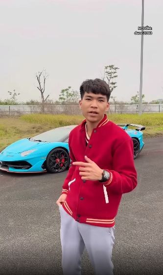 Văn Được cho hay anh không phải là chủ nhân của chiếc siêu xe nêu trên mà anh là nhân viên của một showroom bán xe ở Hà Nội.