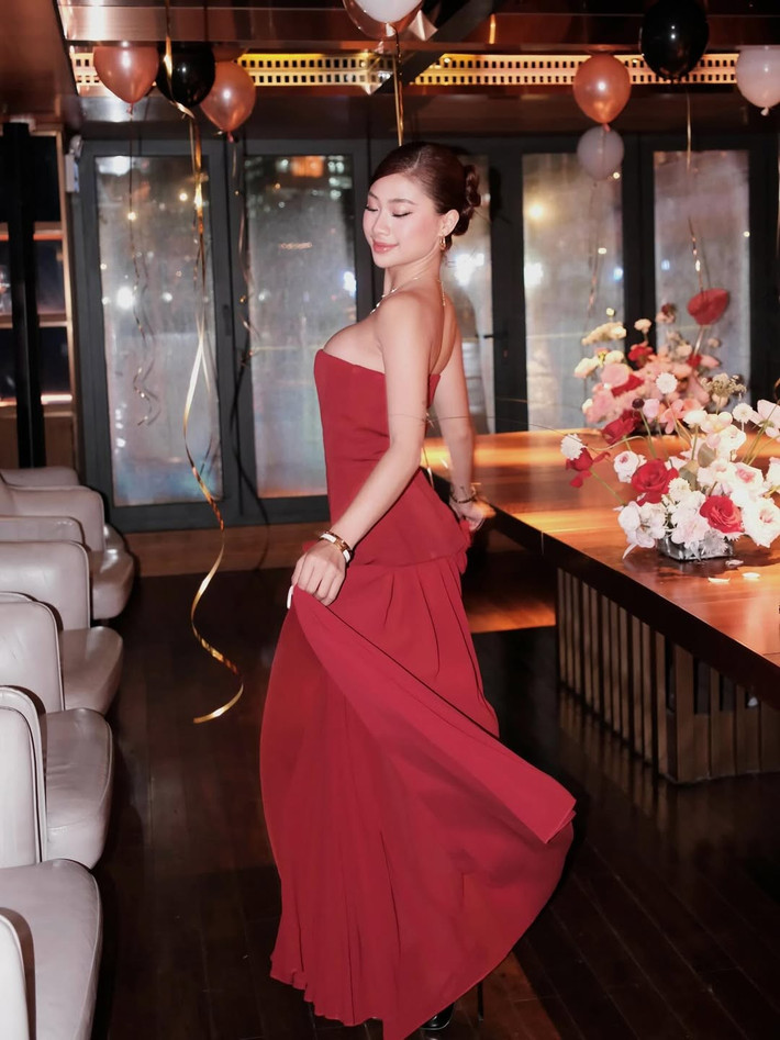 Louis Phạm từng là một trong những cái tên nổi bật của làng thể dục dụng cụ, không chỉ bởi thành tích ấn tượng mà còn nhờ ngoại hình sáng, phong cách sống hiện đại và cá tính. Tuy nhiên, cô nàng đã giải nghệ, chuyển sang làm TikToker và kéo theo loạt drama "chấn động" cõi mạng.
