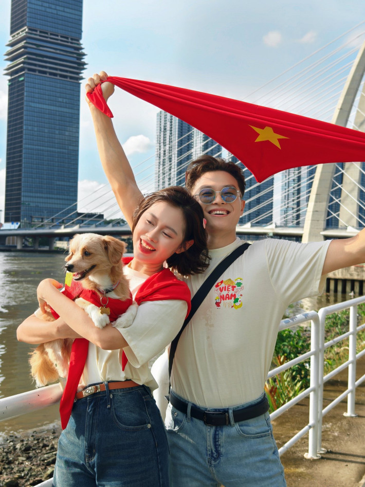 Bên cạnh những nội dung giải trí, Việt Phương Thoa còn thu hút lượng lớn người theo dõi bởi phong cách thời trang đa dạng và cá tính. (Ảnh: FBNV)