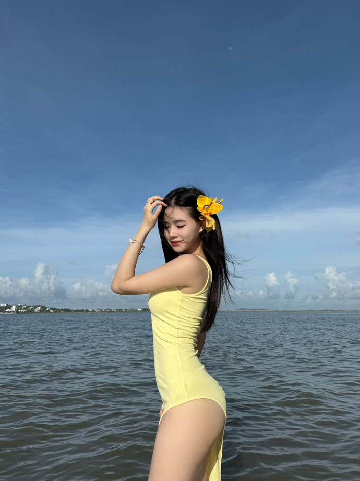 Shizuka là một trong những nữ tuyển thủ Liên Quân hàng đầu Việt Nam với lịch sử từng thi đấu tại đấu trường chuyên nghiệp như đạt được Huy chương Vàng tại Đại hội thể thao sinh viên Đông Nam Á (ASEAN University Games).