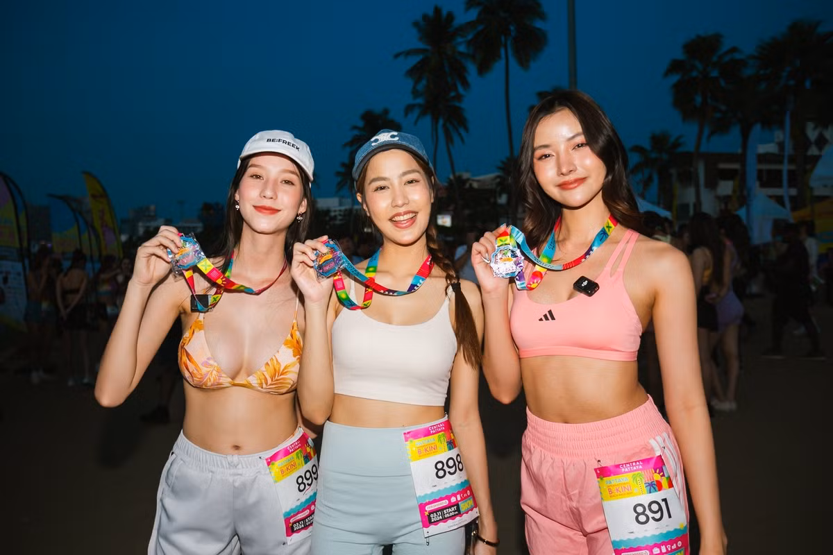 Mới đây, loạt ảnh về một giải chạy đặc biệt được chia sẻ rộng rãi trên một số hội nhóm mạng xã hội. Sự kiện này gây chú ý với nhiều người, đặc biệt là cánh mày râu bởi màn đổ bộ của hàng ngàn runner quyến rũ, chủ yếu diện các trang phục áo tắm cắt xẻ đầy gợi cảm.