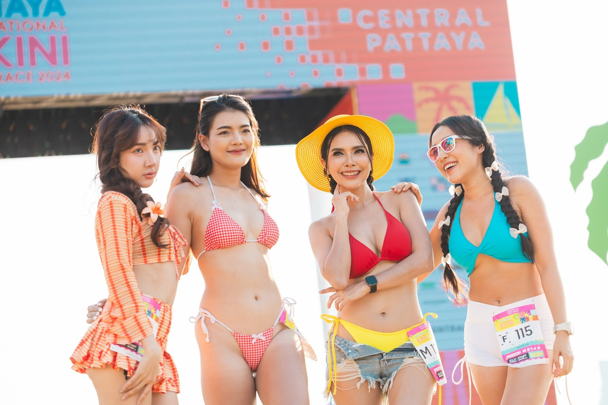 Hình ảnh các cô gái trong những bộ đồ thể thao hay bikini đầy màu sắc thu hút sự chú ý của nhiều người.