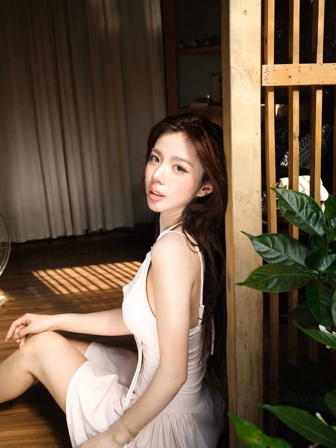 Nhờ vẻ ngoài nổi bật, cô nàng là mẫu ảnh được nhiều nhãn hàng săn đón.