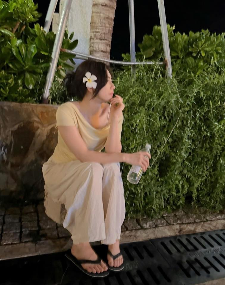 Đặc biệt là sau vai nữ chính của một trong những phim điện ảnh hot nhất lịch sử phòng vé - Mai, ngôi sao sinh năm 1992 vừa được khen ngợi về diễn xuất lẫn vẻ đẹp quyến rũ, nữ tính. (Ảnh: FBNV)