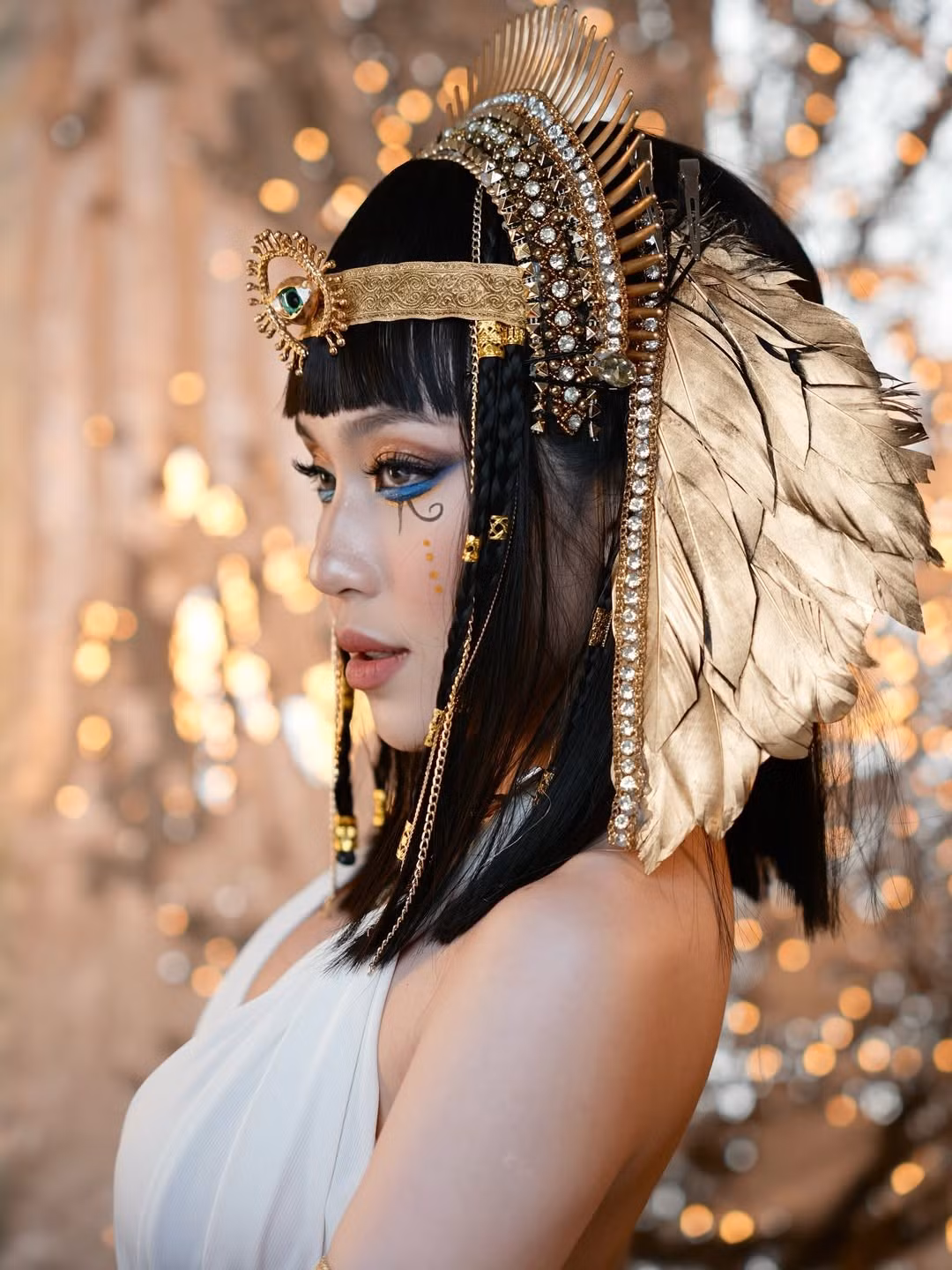 Quỳnh Thi vốn nổi tiếng nhờ sản xuất những video lạ mắt, biến hóa đa dạng phong cách trên nền nhạc thịnh hành nên trend này không thể làm khó cô nàng.