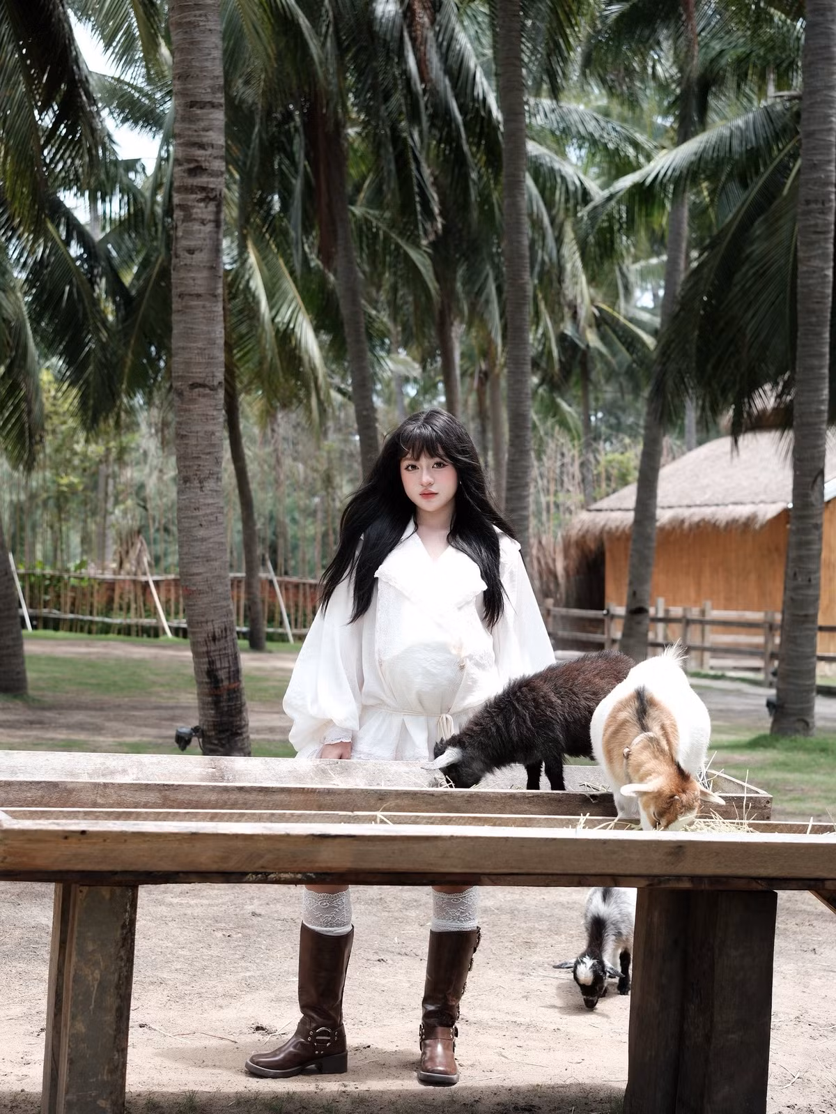 Trên trang cá nhân, cô nàng thường đăng tải những khoảnh khắc tận hưởng thời gian mang thai, chuẩn bị đón chào giây phút chính thức làm mẹ. (Ảnh: FBNV)