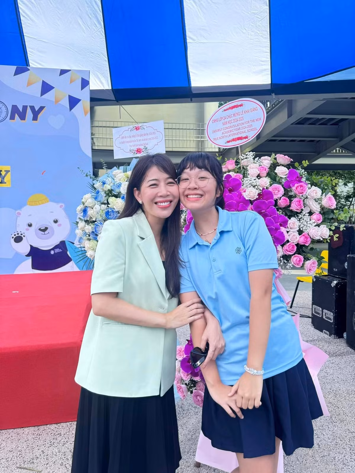 Cuộc sống làm mẹ đơn thân của MC Diệp Chi rất hạnh phúc và bình yên bởi Sumo là một cô bé giàu tình cảm. 2 mẹ con MC Diệp Chi vô cùng thân thiết với nhau, là bạn đồng hành tâm giao trong mọi thứ.