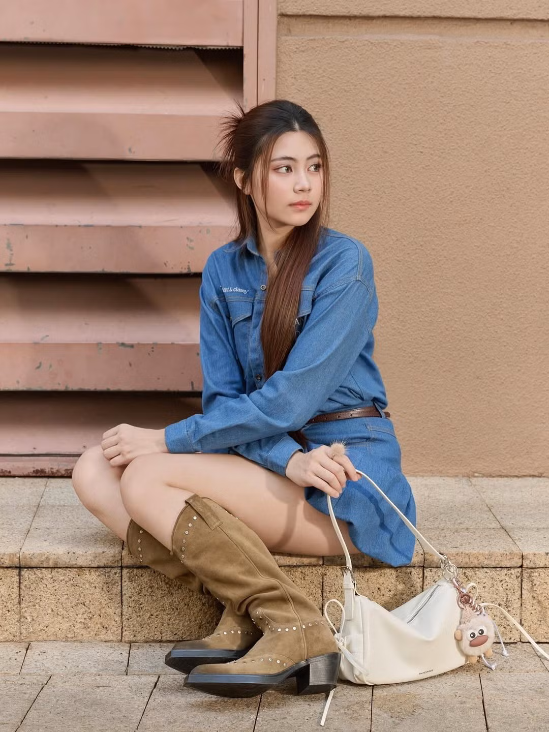 Ở tuổi 17, Hạt Dẻ gây ấn tượng với vẻ ngoài sắc sảo, cá tính.