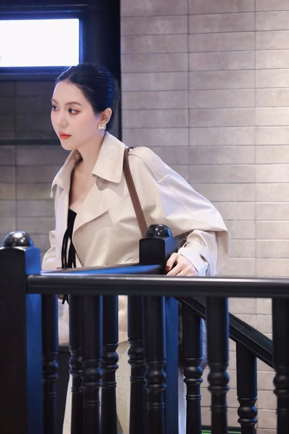 Ở phần bình luận của bộ ảnh, nhiều người không khỏi xuýt xoa: "Bộ ảnh cực phẩm không khác gì tạp chí", "đẹp vậy bà", "lần này ăn ảnh nhất luôn". (Ảnh: FBNV)