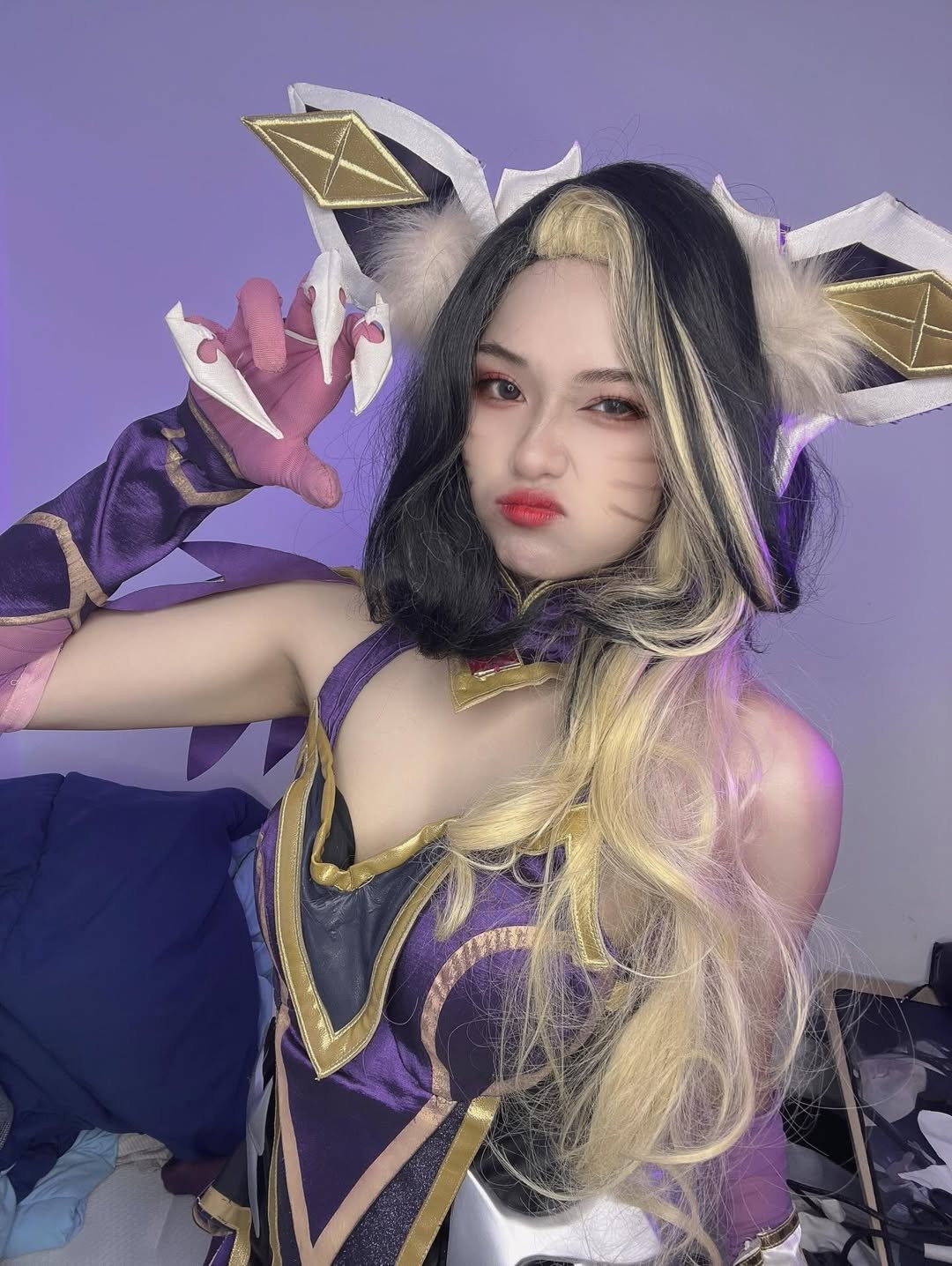 Gần đây, cộng đồng mạng lại được một phen "đứng ngồi không yên" trước bộ ảnh cosplay Ahri cực kỳ xuất sắc của cô nàng chika_nime15, hay còn được biết đến với nickname thân mật là Chika. (Ảnh: IGNV)