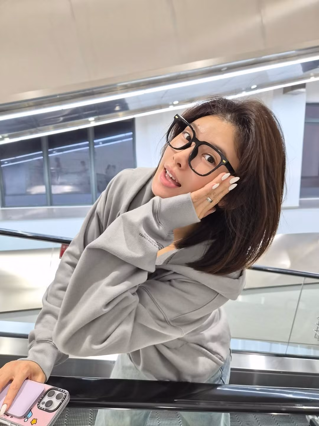 Wu Yanni (Ngô Diễm Ni), vận động viên điền kinh của Trung Quốc, không chỉ gây ấn tượng mạnh mẽ trên đường chạy với những thành tích đáng nể, mà còn thu hút mọi ánh nhìn bởi nhan sắc xinh đẹp và phong cách thời trang đời thường đầy cá tính. (Ảnh: IGNV)