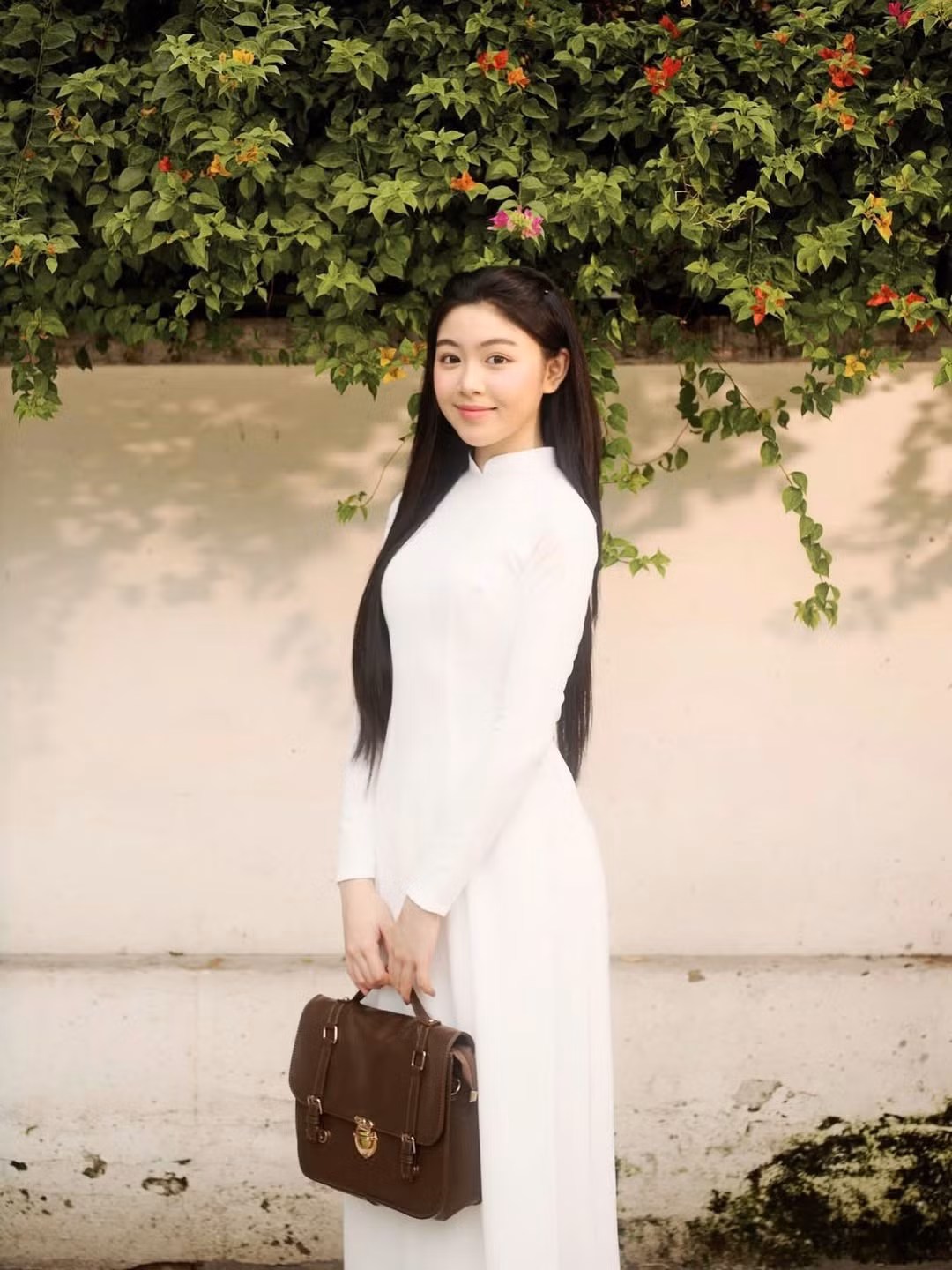 Lọ Lem thổ lộ trong dòng trạng thái đăng kèm với bộ ảnh: "Lưu giữ thanh xuân bên người bạn thân mà Lem yêu thương nhất". (Ảnh: IGNV)