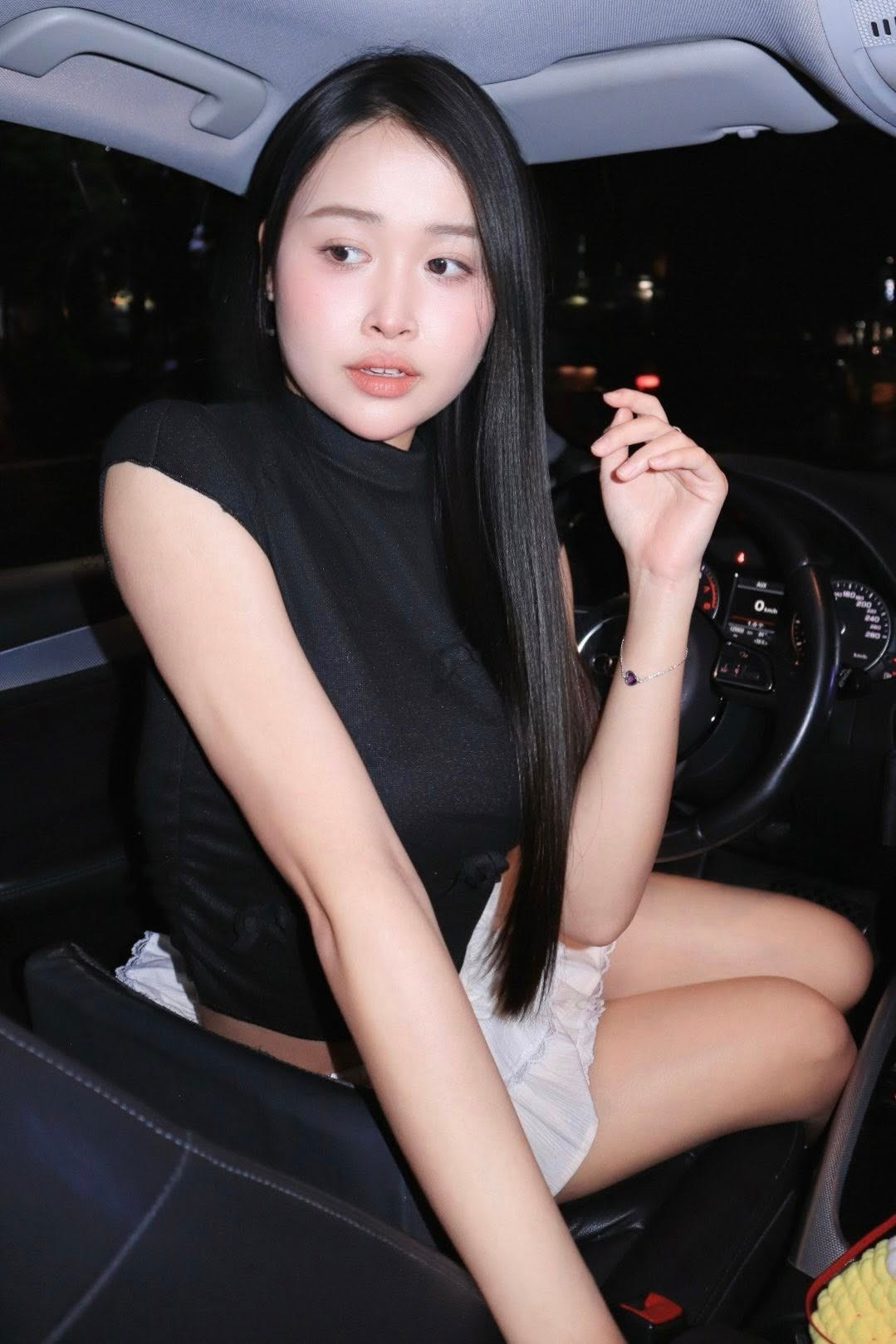 Sở hữu gương mặt thanh tú và gu thời trang đa dạng, Cao Ngọc Minh Thư từ lâu đã là cái tên quen thuộc trong giới mẫu ảnh. (Ảnh: FBNV)