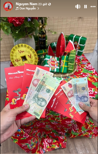 Những chiếc phong bao lì xì với đủ mẫu mã và màu sắc, từ những phong bao đỏ truyền thống đến các thiết kế hiện đại mang biểu tượng con giáp của năm 2026.