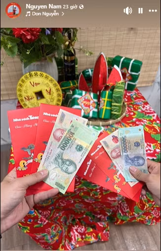 Những chiếc phong bao lì xì với đủ mẫu mã và màu sắc, từ những phong bao đỏ truyền thống đến các thiết kế hiện đại mang biểu tượng con giáp của năm 2026.