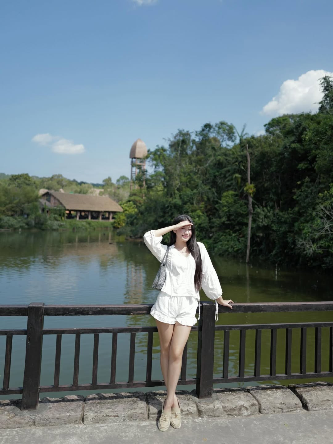 Không chỉ gây ấn tượng bởi trang phục, vẻ ngoài rạng rỡ của bà mẹ một con mới là tâm điểm chú ý. (Ảnh: IGNV)