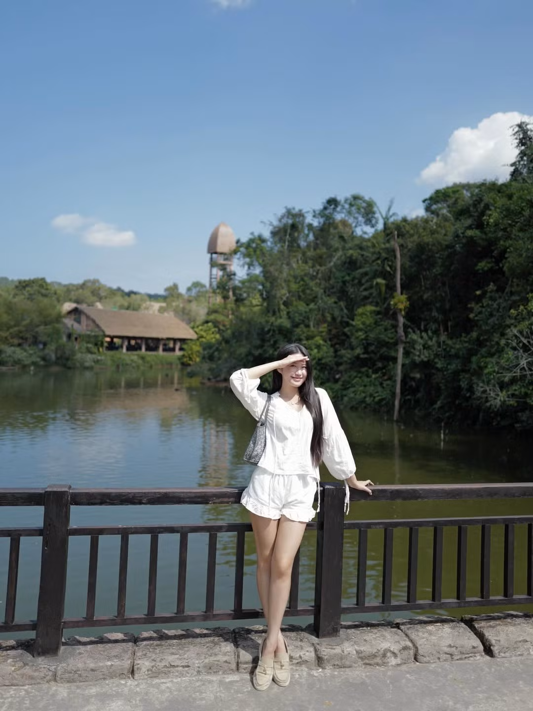 Không chỉ gây ấn tượng bởi trang phục, vẻ ngoài rạng rỡ của bà mẹ một con mới là tâm điểm chú ý. (Ảnh: IGNV)