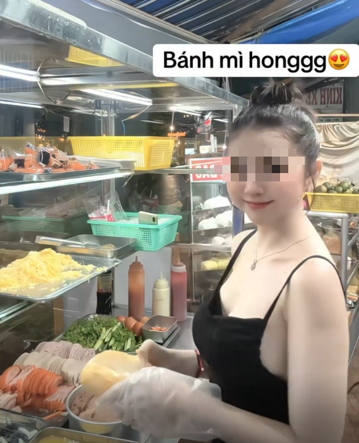Liên tiếp xuất hiện những trường hợp người bán hàng trẻ tuổi, đặc biệt là các "hot girl" sử dụng trang phục gợi cảm quá mức khi buôn bán đồ ăn, và mới đây nhất là một cô gái bán bánh mì ở Cần Thơ đã trở thành tâm điểm tranh cãi trên mạng xã hội.