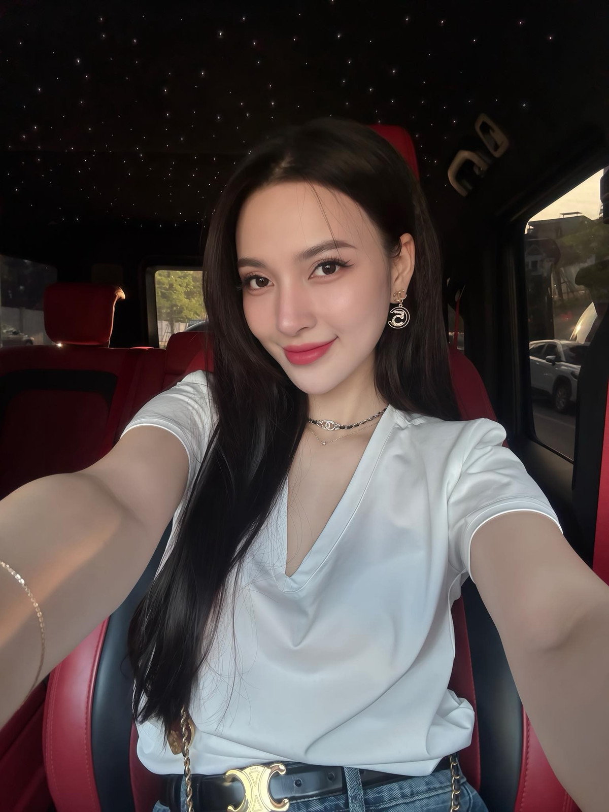 Ngoài đóng phim, Bích Thủy hiện làm việc tại sân khấu kịch, mẫu ảnh kiêm KOL. Cô sở hữu Instagram có hơn 40.000 người theo dõi.(Ảnh: FBNV)