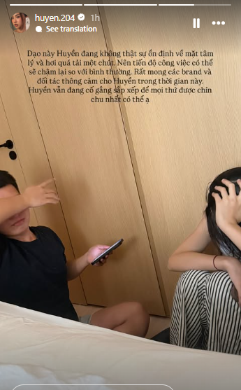 Về phần mình, Huyền 2k4 đăng tải dòng trạng thái trên story cho biết dạo này mình đang "không thật sự ổn định về mặt tâm lý và hơi quá tải một chút". Điều này càng khiến nhiều người lo lắng về tình trạng của cô nàng.