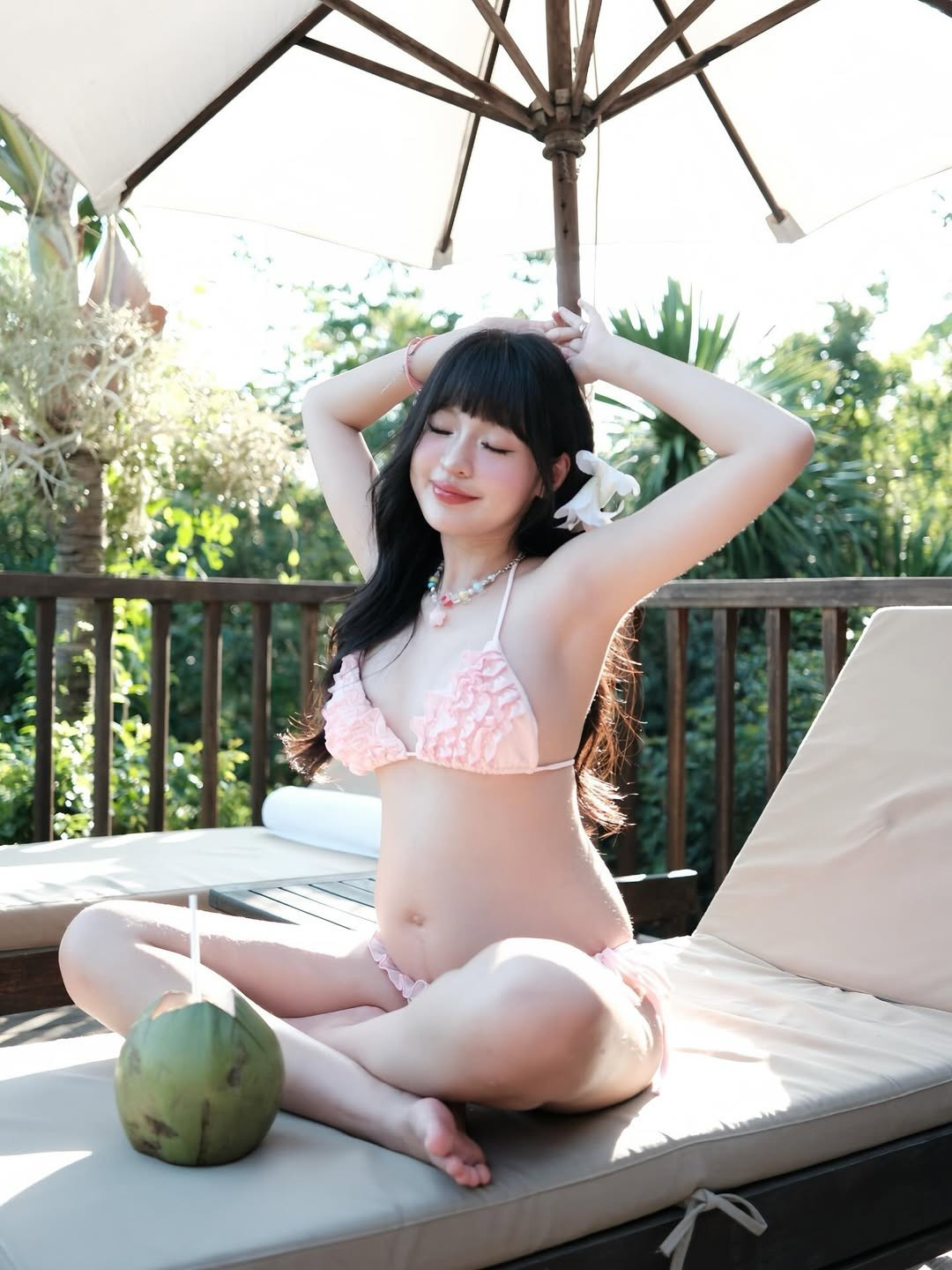 Dù vóc dáng có phần đẫy đà hơn so với trước, nhưng Trần Thanh Tâm vẫn giữ được sự thon gọn và đặc biệt là làn da trắng mịn không tì vết.