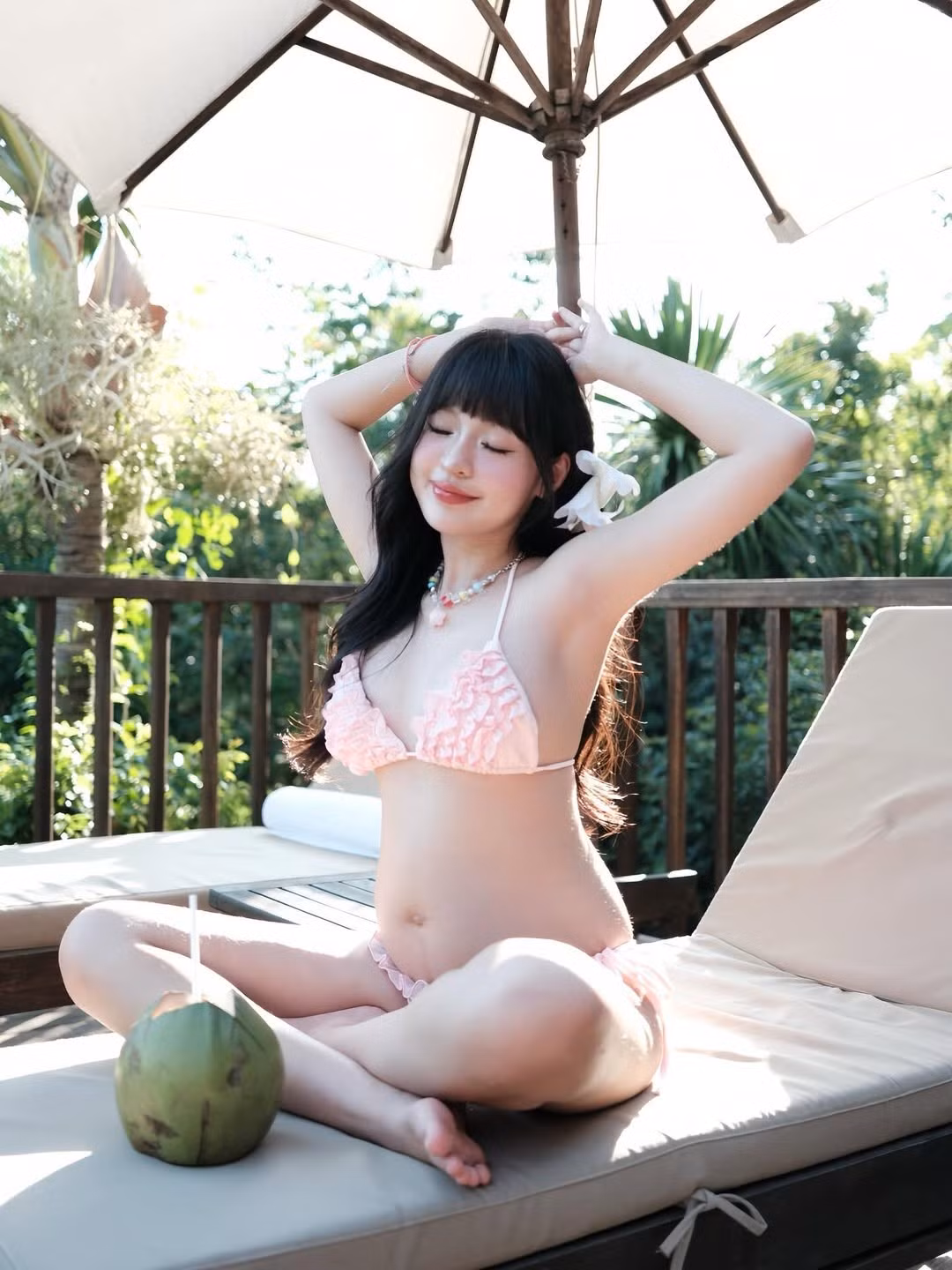 Dù vóc dáng có phần đẫy đà hơn so với trước, nhưng Trần Thanh Tâm vẫn giữ được sự thon gọn và đặc biệt là làn da trắng mịn không tì vết.