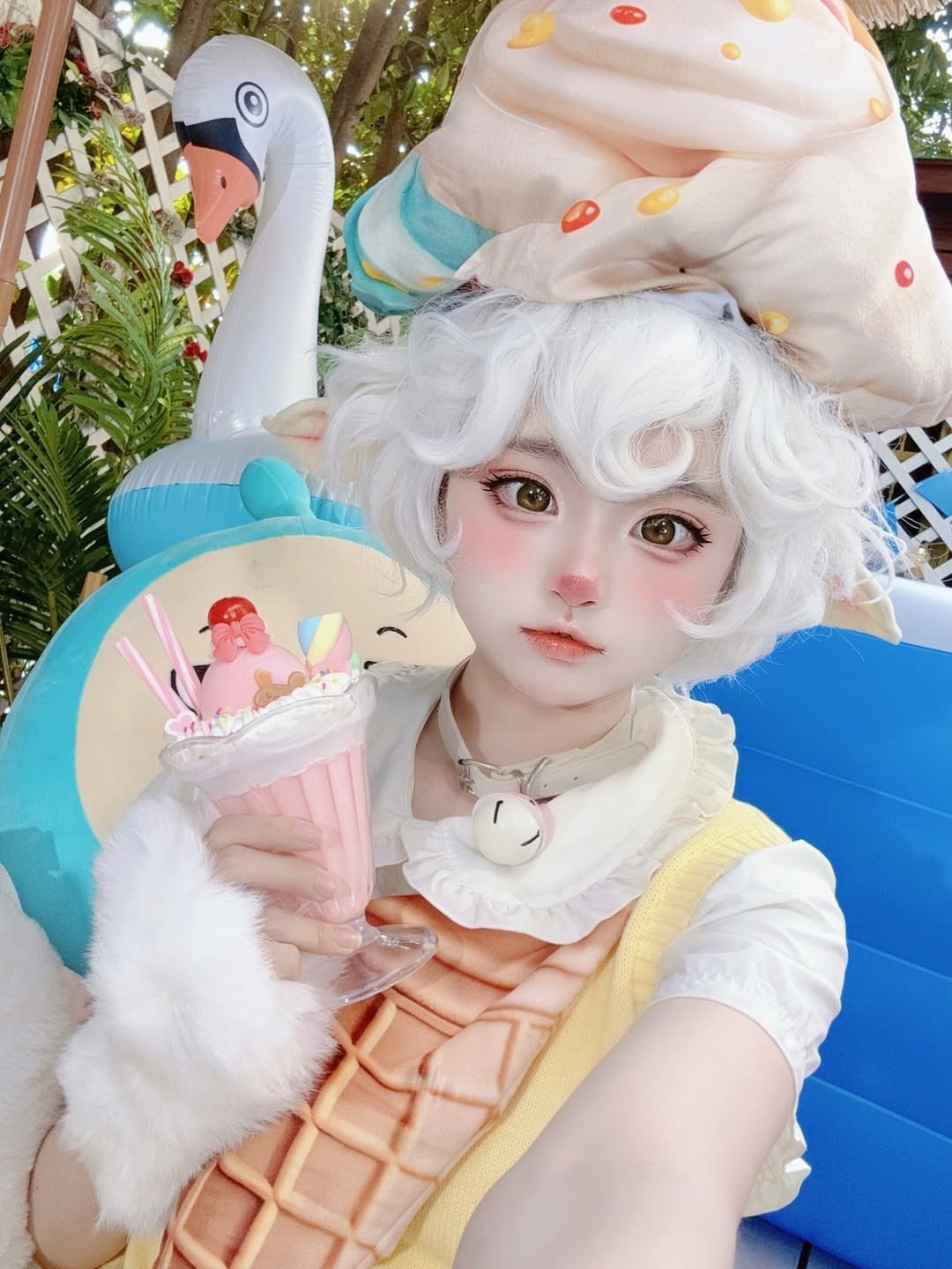 SeeU nổi tiếng nhờ sự đầu tư kỹ lưỡng vào trang phục, trang điểm và bối cảnh cho mỗi bộ ảnh, khiến các nhân vật cô hóa thân trông như bước ra từ trong truyện tranh hay game. (Ảnh: IGNV)