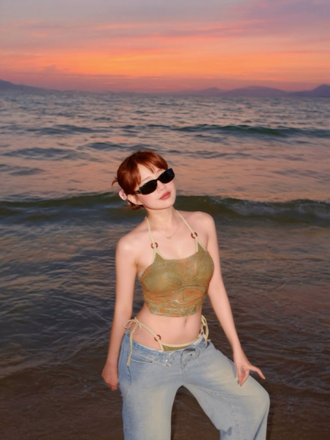 Nổi tiếng với vẻ ngoài ngọt ngào nhưng không kém phần cá tính, mới đây hot girl Kiều Trinh Xíu tiếp tục khẳng định gu thời trang độc đáo và khả năng "đốn tim" người hâm mộ trong loạt ảnh mới.