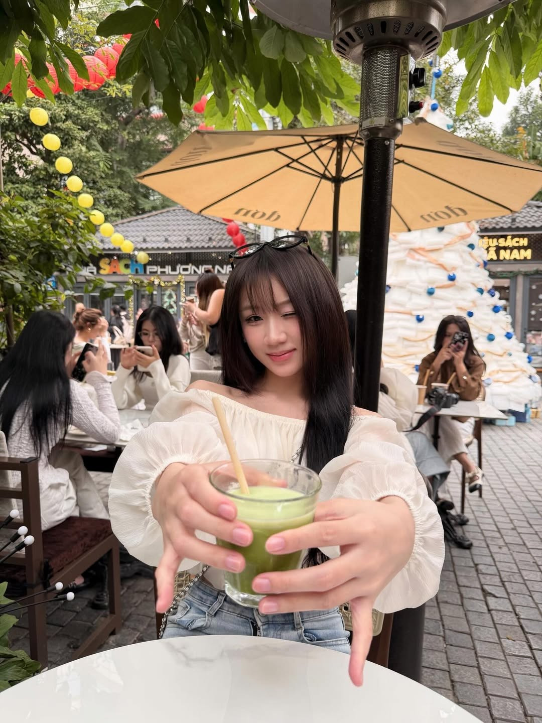 Với gương mặt thanh tú, đôi mắt to tròn và nụ cười rạng rỡ, cô nàng luôn toát lên vẻ trẻ trung, năng động của thế hệ Gen Z. (Ảnh IGNV)