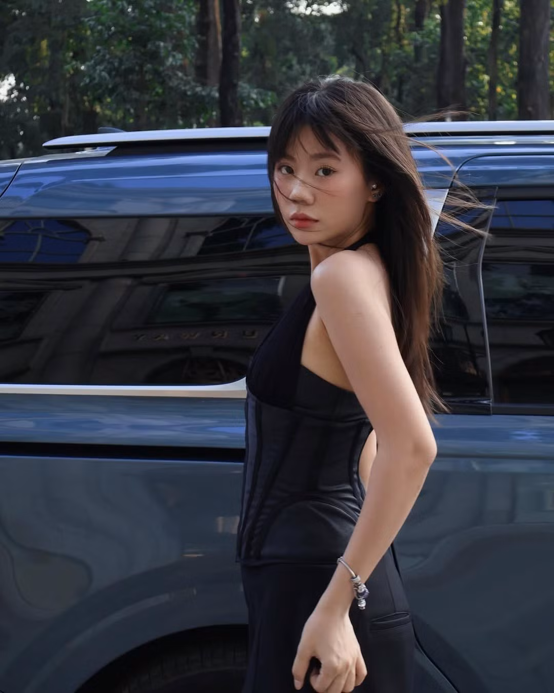 Sự đa dạng này giúp cô tiếp cận được nhiều đối tượng khán giả khác nhau và giữ được sự mới mẻ trong nội dung của mình .