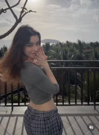 Nhiều fan Việt Nam đã để lại bình luận bày tỏ sự chào đón và gợi ý cho cô nàng nhiều địa điểm du lịch, ẩm thực hấp dẫn khác. (Ảnh: IGNV)