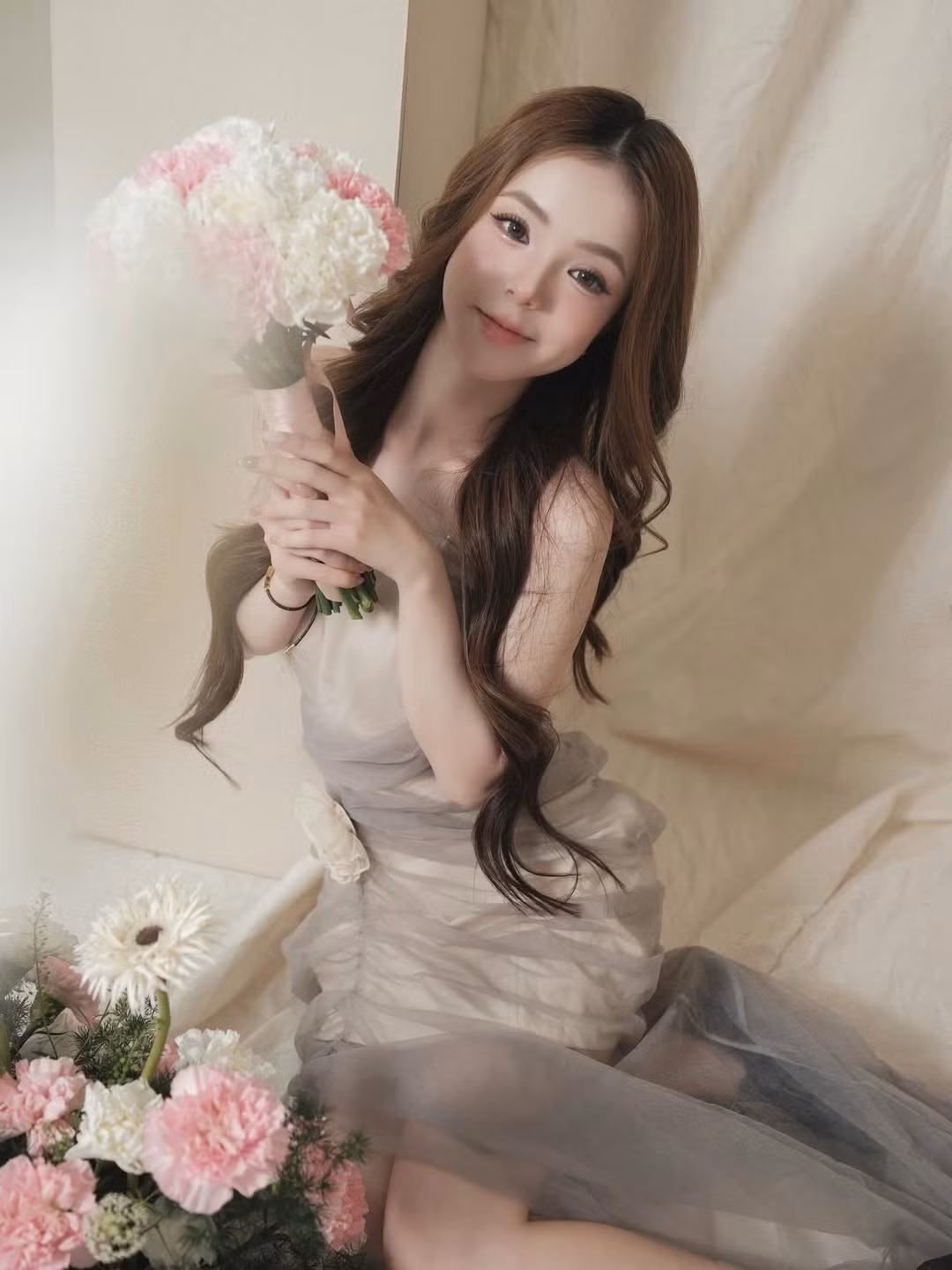 Trong loạt ảnh mới, Gia Linh chọn phong cách nàng thơ trong trẻo nhưng không kém phần sang chảnh. Với mái tóc nâu trà sữa tôn da và lối trang điểm nhấn vào đôi mắt to tròn, cô nàng được ví như một nàng tiểu thư bước ra từ truyện cổ tích.(Ảnh: IGNV)