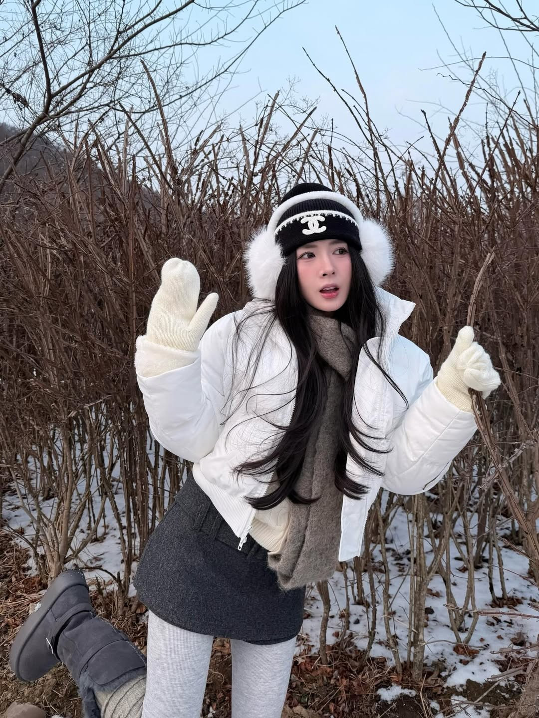 Quỳnh Alee thường xuyên xuất hiện tại hàng ghế khán giả để cổ vũ bạn trai trong các trận đấu quan trọng, trở thành điểm tựa tinh thần vững chắc giúp Fish thăng hoa trên sàn đấu. (Ảnh: IGNV)