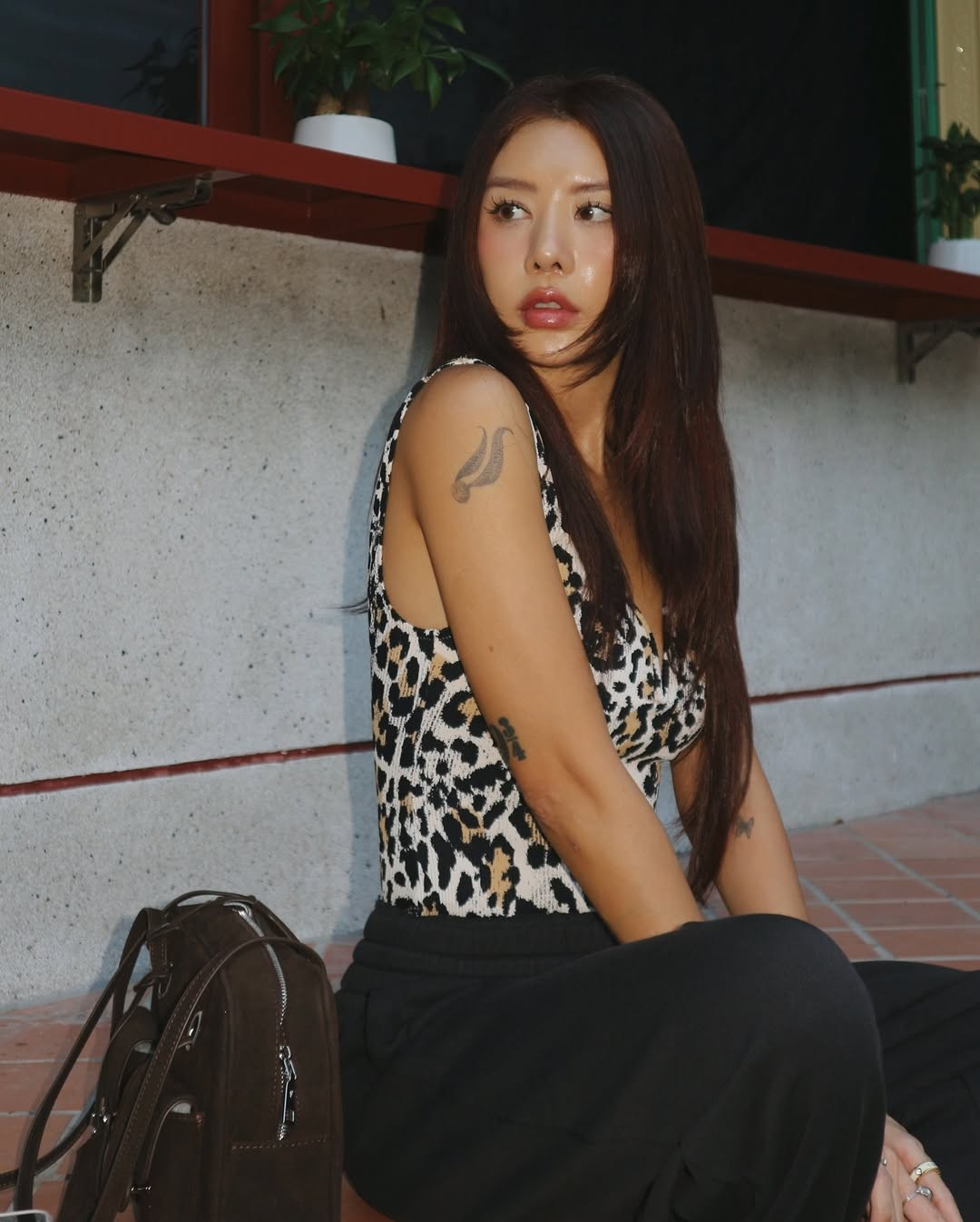 Không dừng lại ở danh xưng hot girl, Hạt Mít hiện tại là một nữ doanh nhân cực kỳ mát tay. Cô sở hữu chuỗi hệ thống làm đẹp (nail, mi) nổi tiếng trải dài từ TP.HCM ra Hà Nội, đồng thời cũng là chủ 15 sân pickleball ở TP HCM.