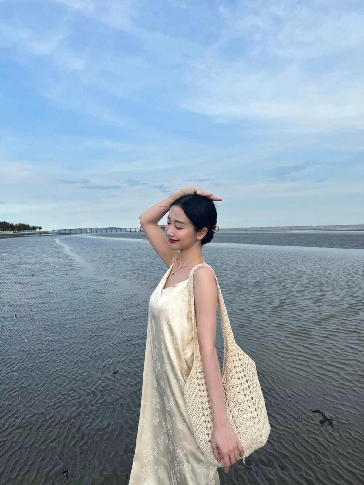 Loạt ảnh này nhanh chóng nhận được "bão like" và những lời khen ngợi từ cộng đồng mạng. Nhiều người cho rằng Jun Vũ không chỉ thăng hạng về nhan sắc mà còn có gu thời trang ngày càng tinh tế, không cần phô trương nhưng vẫn nổi bật. (Ảnh: IGNV)