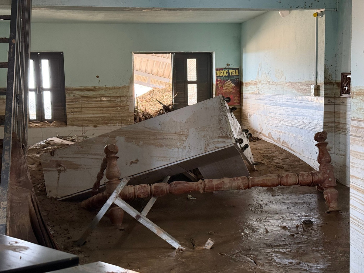 Lãnh đạo UBND xã Tuy Phong cho biết, tính đến 15h ngày 2/11, lũ quét đã làm 109 hộ dân bị thiệt hại về diện tích hoa màu, cây trồng, vật nuôi với diện tích đất bị ảnh hưởng khoảng trên 100ha và 1 người chết.