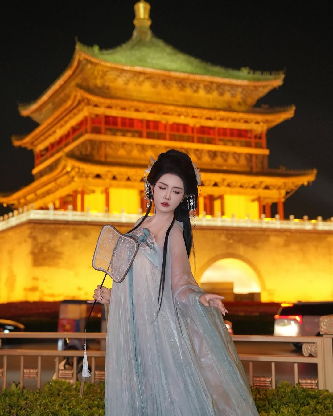 Trên trang cá nhân, Hiểu Hy ngoài việc đăng tải những khoảnh khắc đang làm việc, thì cô nàng cũng thường xuyên chia sẻ loạt khoảnh khắc trong cuộc sống như đi du lịch.