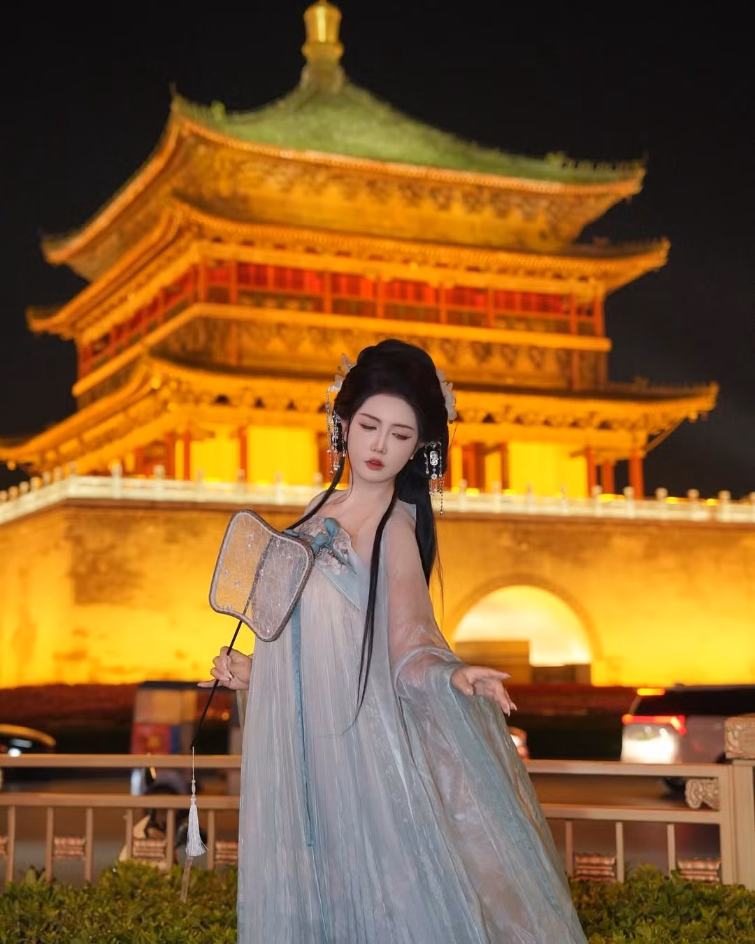 Trên trang cá nhân, Hiểu Hy ngoài việc đăng tải những khoảnh khắc đang làm việc, thì cô nàng cũng thường xuyên chia sẻ loạt khoảnh khắc trong cuộc sống như đi du lịch.