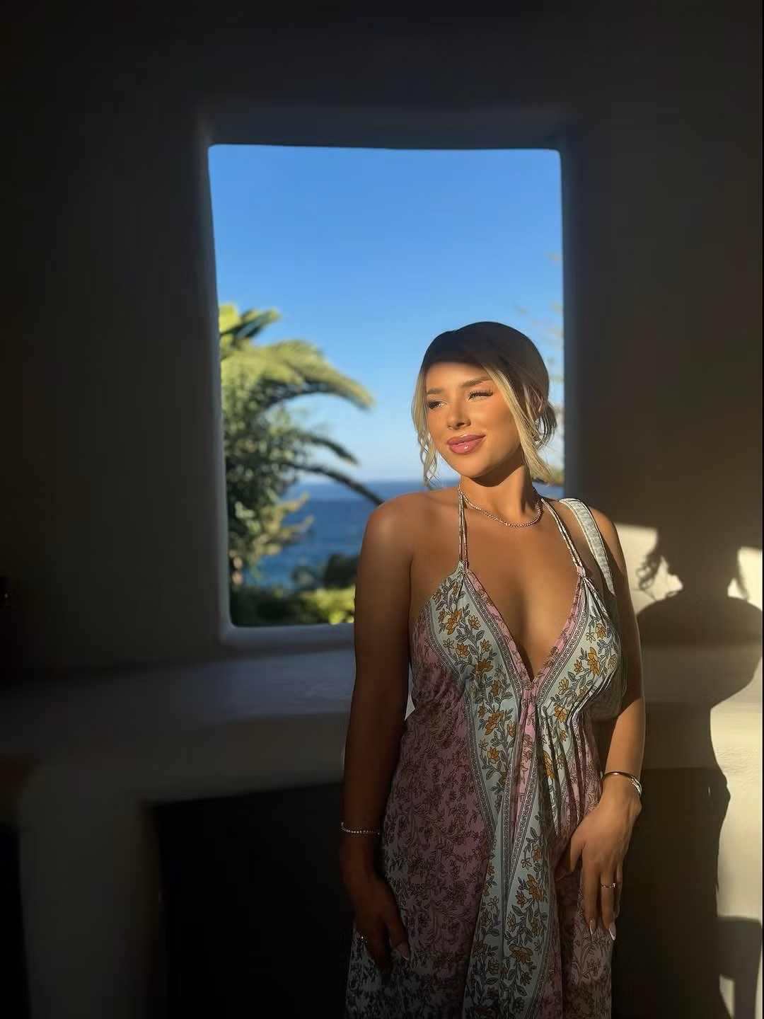 Thời gian gần đây, cô nàng thường cập nhật trên trang cá nhân về những chuyến nghỉ dưỡng cá nhân.