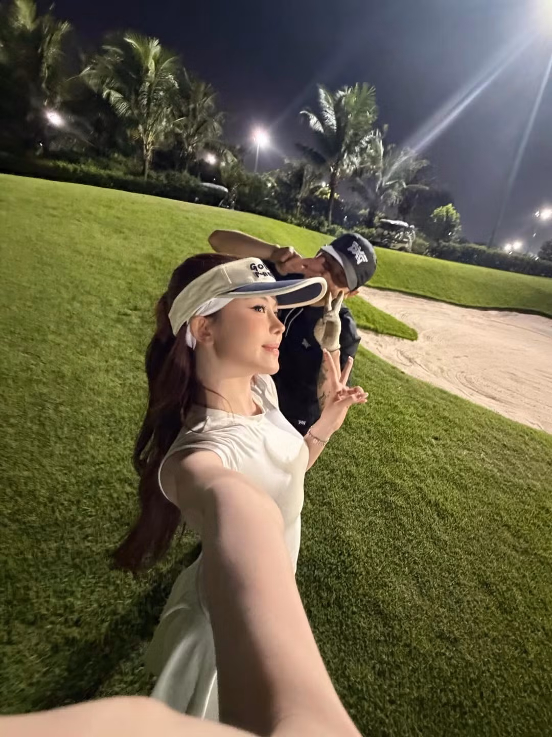 Tuy nhiên vẫn còn khá nhiều bình luận tiêu cực với hình tượng này của cô nàng, một số cho rằng có thể nữ Tiktoker đang "khá làm màu" khi check-in trên sân tập, Hà Môi không đáp lại những bình luận nói trên. (Ảnh: IGNV)